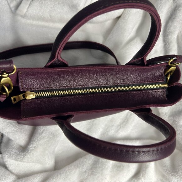 Portland Leather Large Premium Raindrop with zipper in plum. - Picture 8 of 10